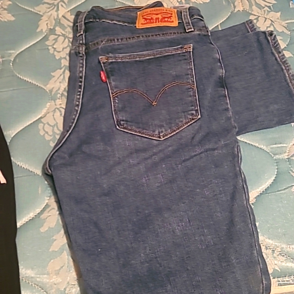 Women's Levi jeans